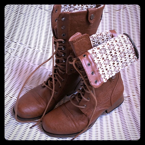 Wild Diva Shoes - WILD DIVA COMBAT STYLE LACE UP BROWN BOOT SZ - 10